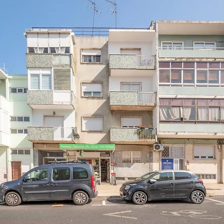 Guestready - A Charming Near Alvalade * Лиссабон