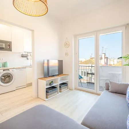 Guestready - A Charming Near Alvalade Лиссабон